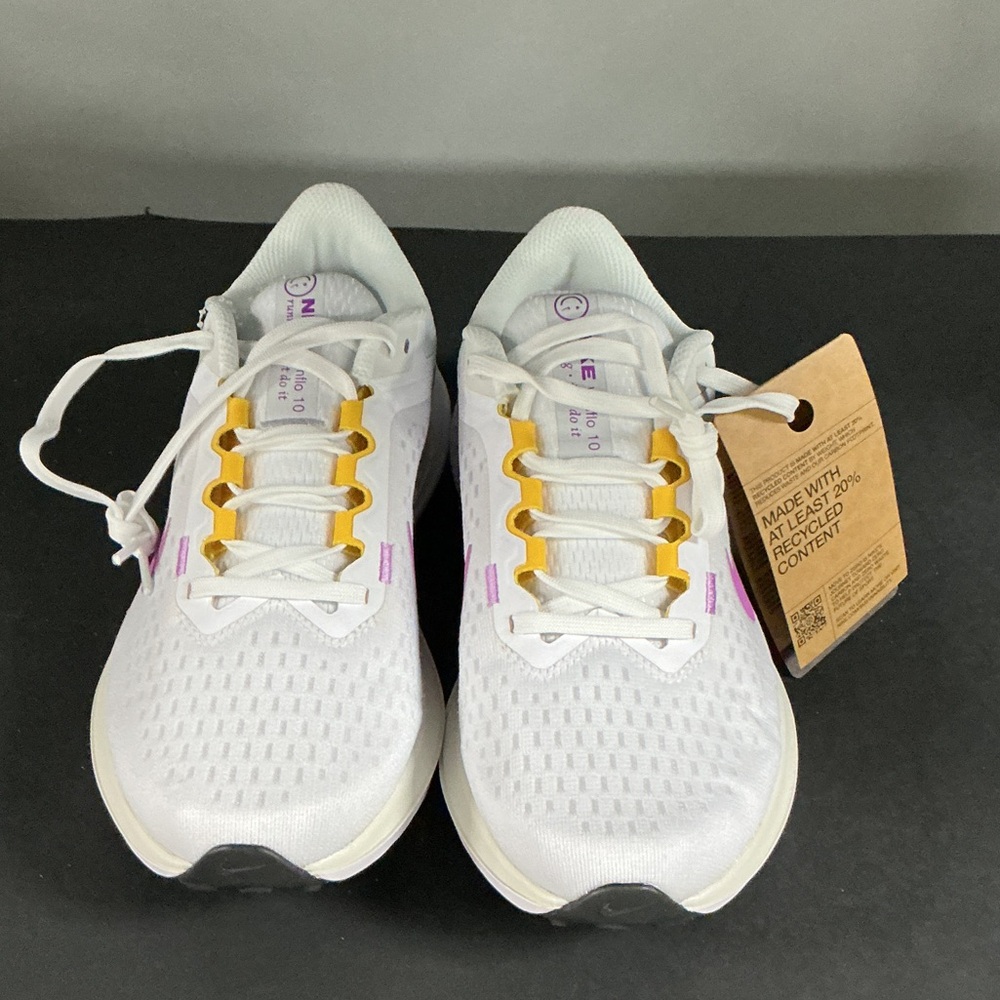 Nike Women's White and Gold Athletic Shoes